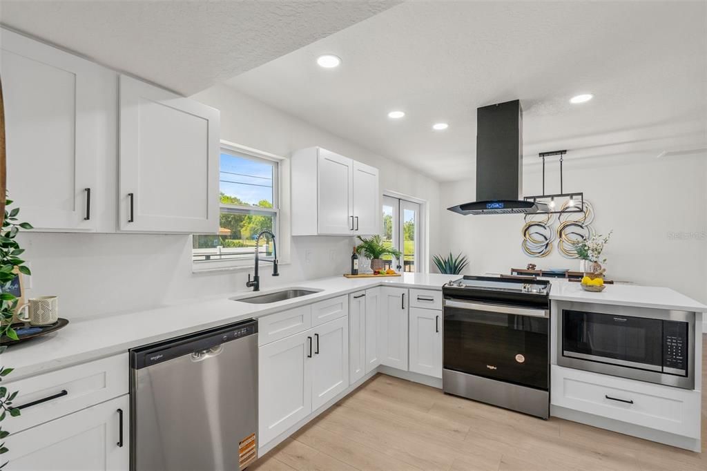 En Venta: $585,000 (4 camas, 2 baños, 1866 Pies cuadrados)