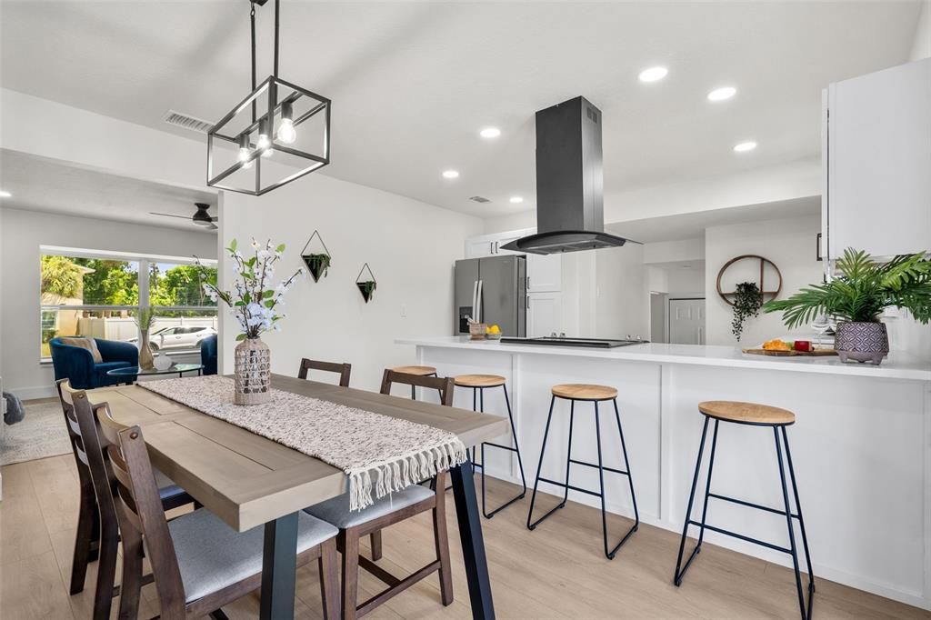En Venta: $585,000 (4 camas, 2 baños, 1866 Pies cuadrados)