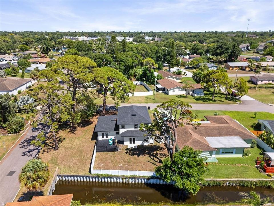 En Venta: $585,000 (4 camas, 2 baños, 1866 Pies cuadrados)
