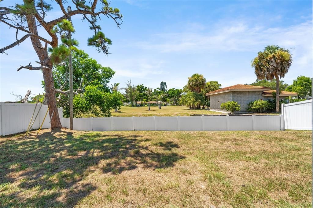 En Venta: $585,000 (4 camas, 2 baños, 1866 Pies cuadrados)