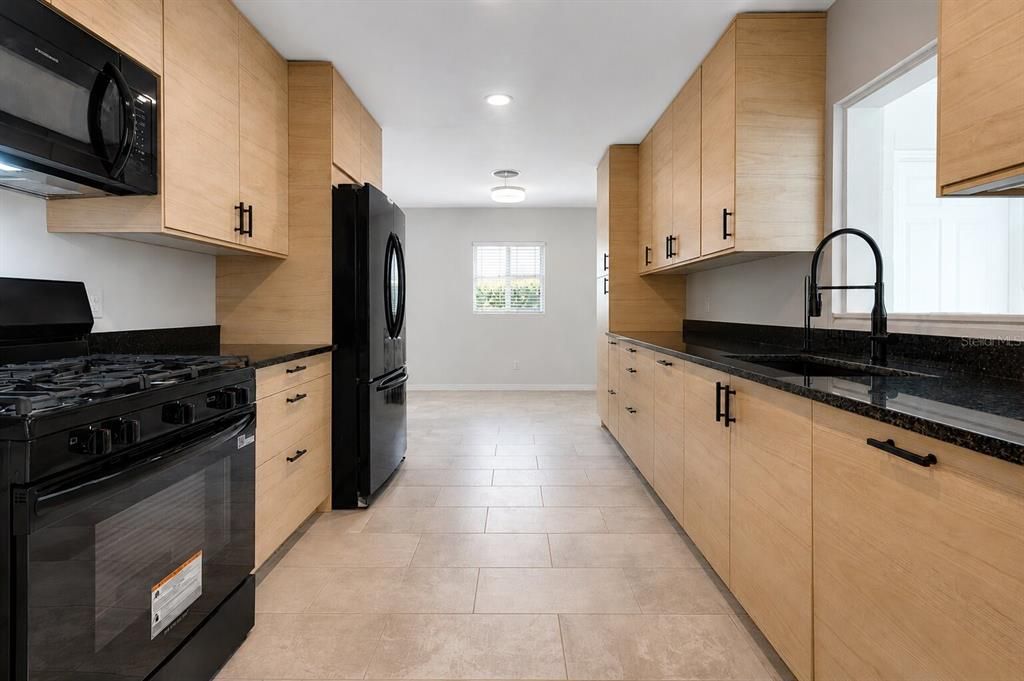 В аренду: $5,000 (3 спален, 2 ванн, 1732 Квадратных фут)