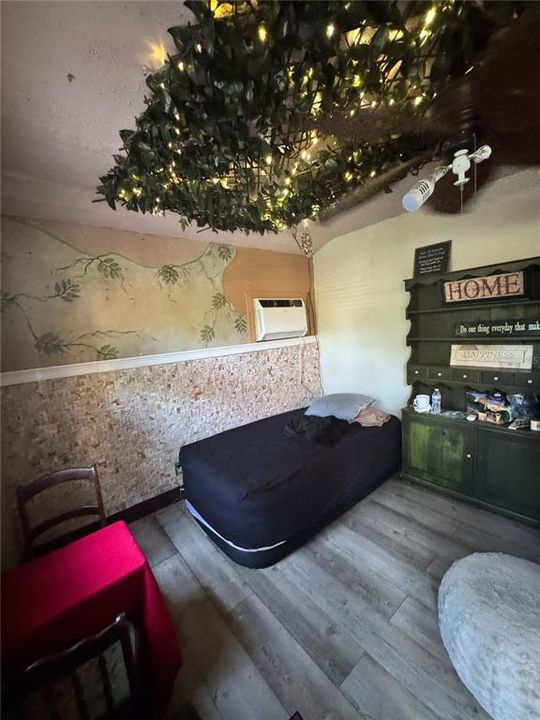 На продажу: $175,000 (2 спален, 1 ванн, 576 Квадратных фут)