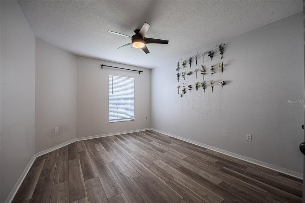 For Sale: $194,900 (2 beds, 2 baths, 1331 Square Feet)