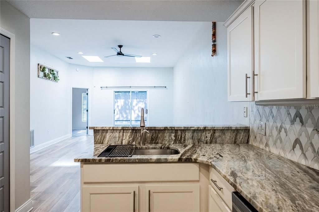 For Sale: $194,900 (2 beds, 2 baths, 1331 Square Feet)
