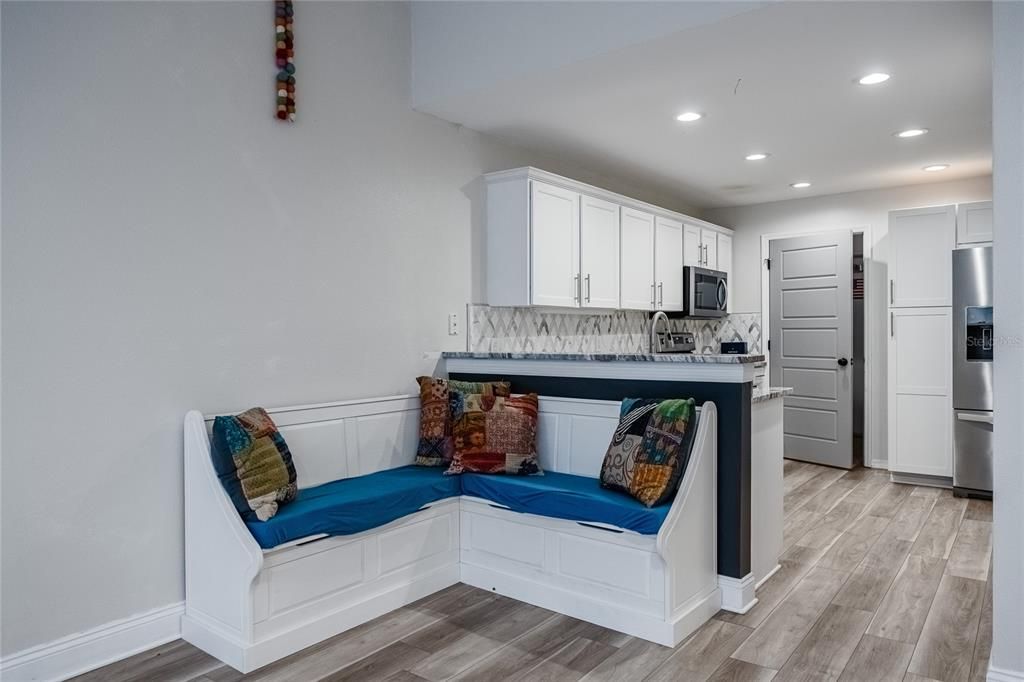 For Sale: $194,900 (2 beds, 2 baths, 1331 Square Feet)