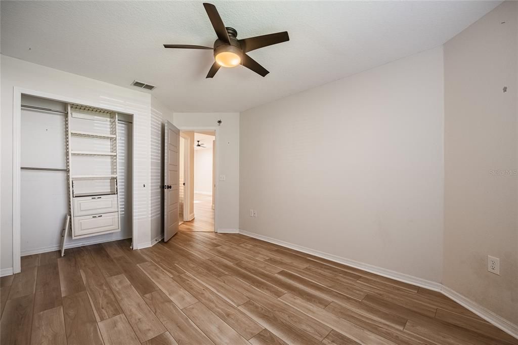 For Sale: $194,900 (2 beds, 2 baths, 1331 Square Feet)