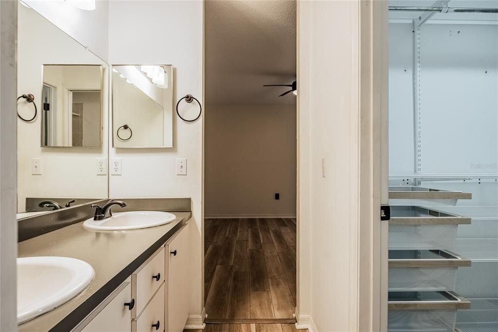 For Sale: $194,900 (2 beds, 2 baths, 1331 Square Feet)