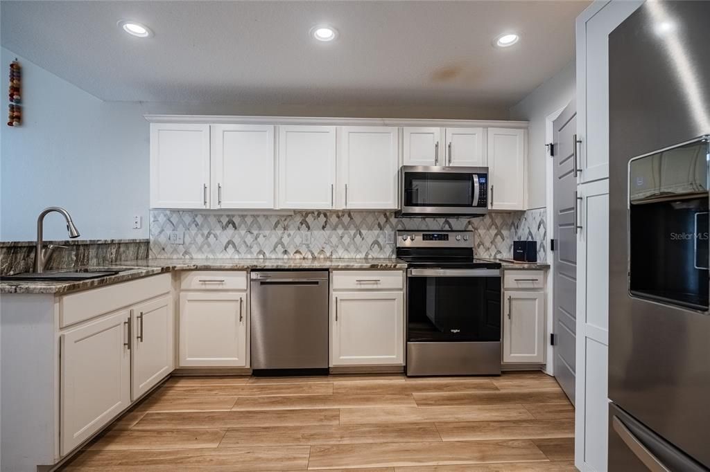 For Sale: $194,900 (2 beds, 2 baths, 1331 Square Feet)