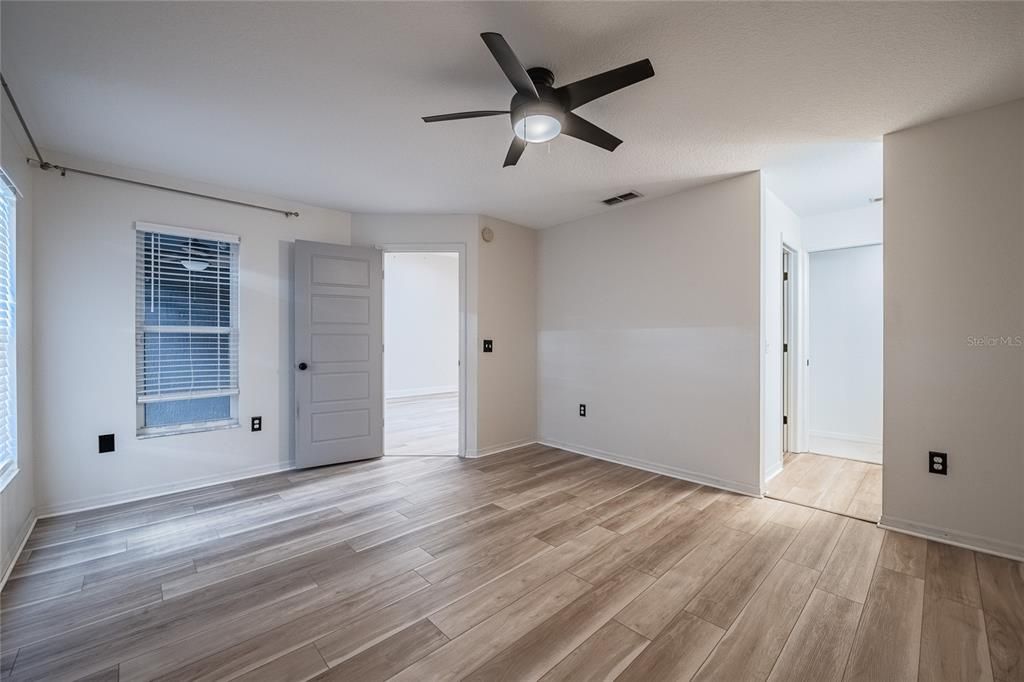 For Sale: $194,900 (2 beds, 2 baths, 1331 Square Feet)
