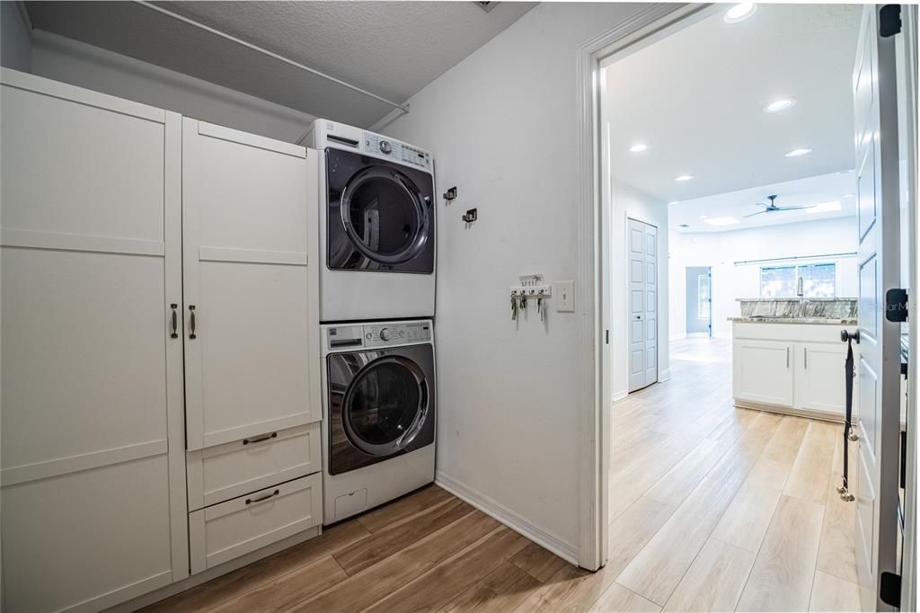 For Sale: $194,900 (2 beds, 2 baths, 1331 Square Feet)