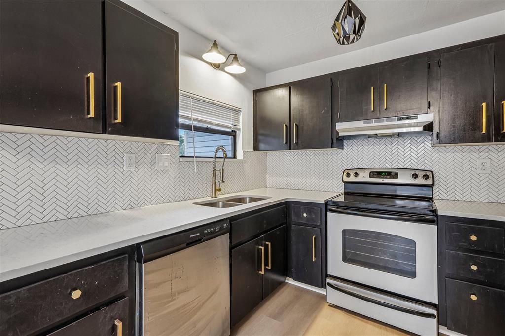 На продажу: $425,000 (3 спален, 2 ванн, 1426 Квадратных фут)