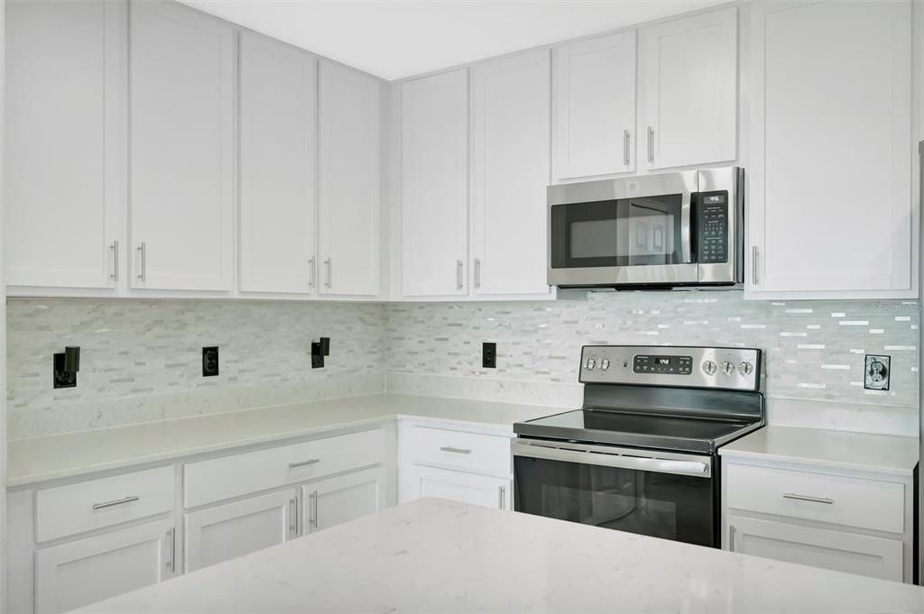 На продажу: $425,000 (3 спален, 2 ванн, 1302 Квадратных фут)