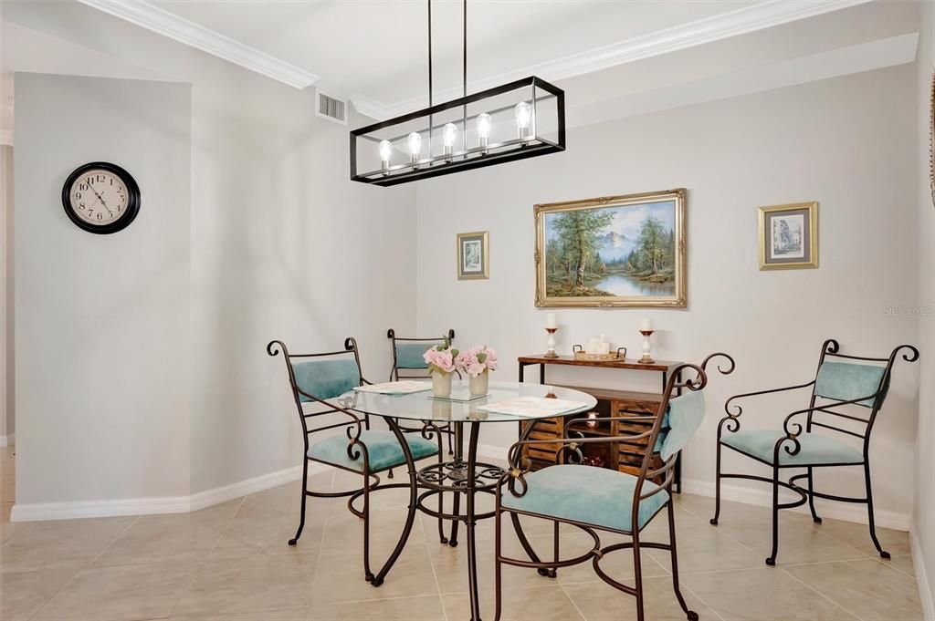 На продажу: $425,000 (3 спален, 2 ванн, 1302 Квадратных фут)