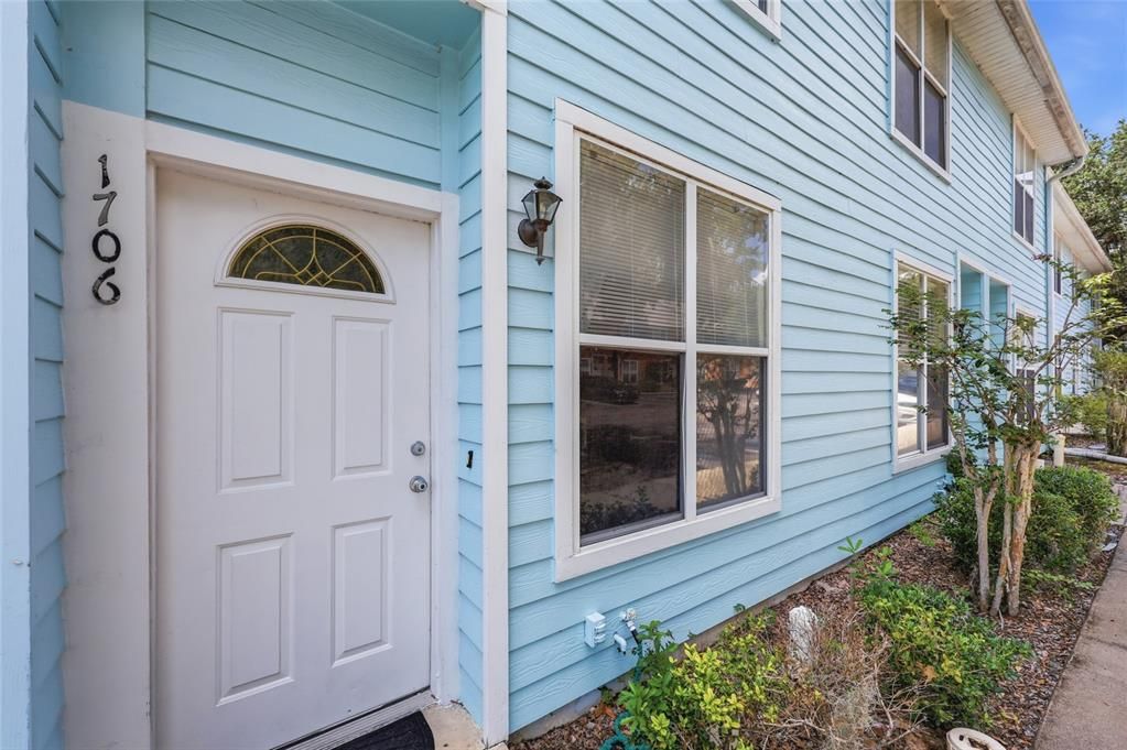 For Sale: $174,000 (2 beds, 2 baths, 1176 Square Feet)