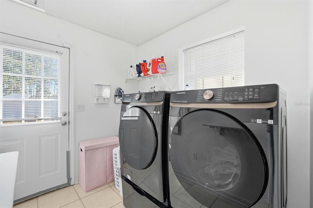 В аренду: $3,000 (4 спален, 3 ванн, 3007 Квадратных фут)