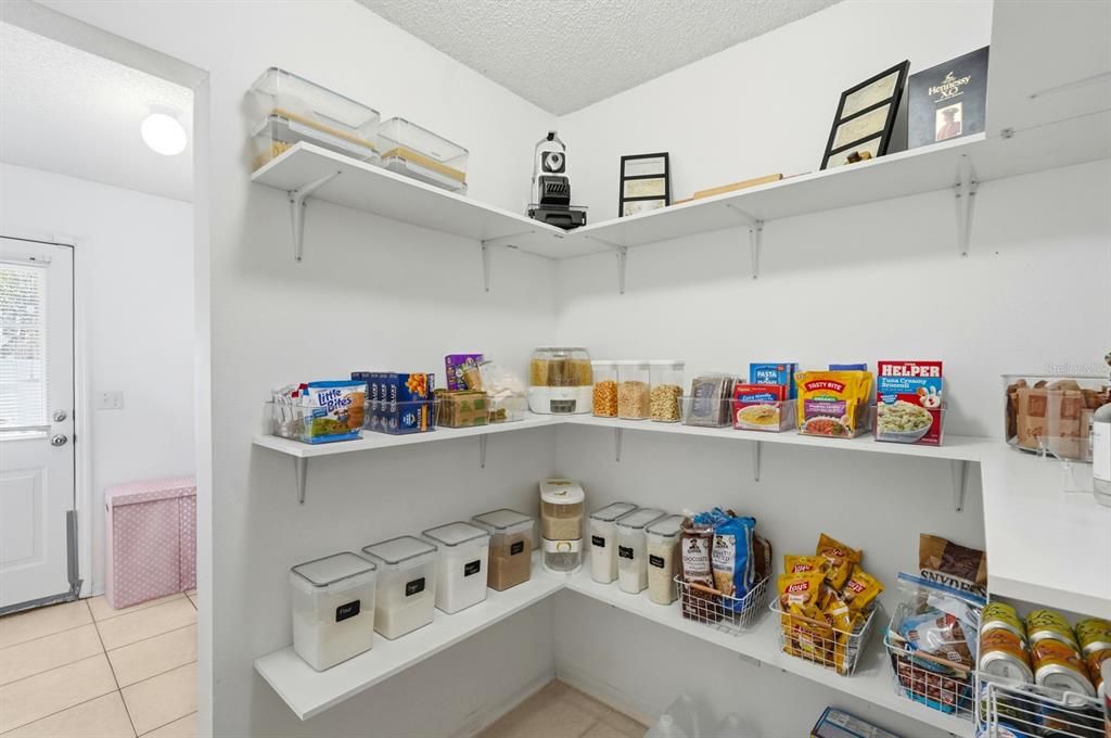 В аренду: $3,000 (4 спален, 3 ванн, 3007 Квадратных фут)
