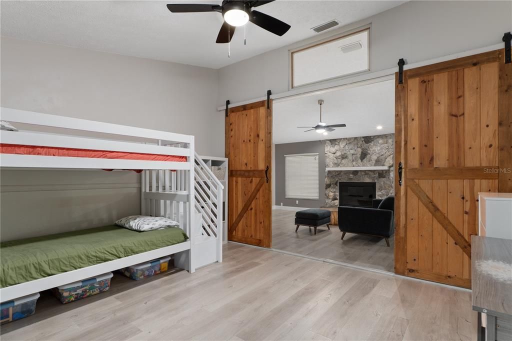 For Sale: $310,000 (3 beds, 2 baths, 1602 Square Feet)