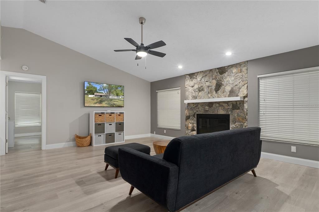 For Sale: $310,000 (3 beds, 2 baths, 1602 Square Feet)
