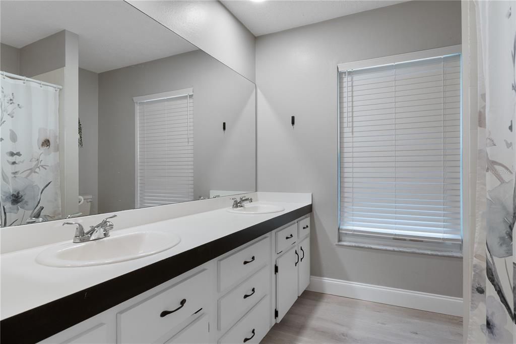 For Sale: $310,000 (3 beds, 2 baths, 1602 Square Feet)