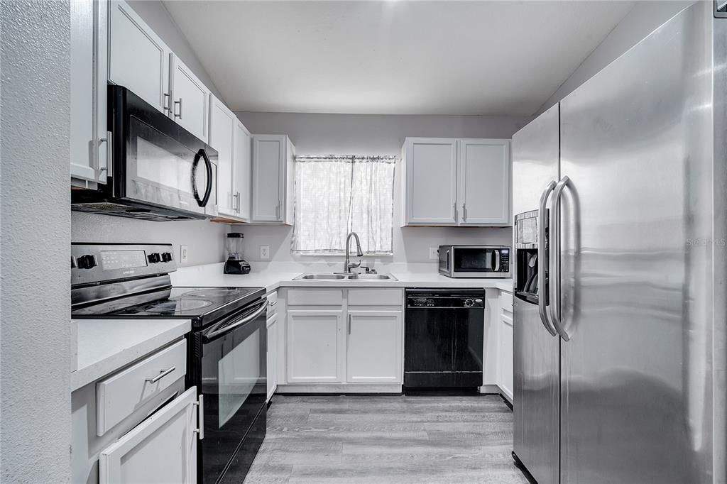 На продажу: $319,999 (3 спален, 2 ванн, 1457 Квадратных фут)
