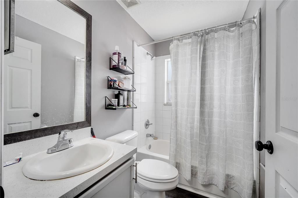 На продажу: $319,999 (3 спален, 2 ванн, 1457 Квадратных фут)