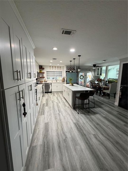 В аренду: $3,400 (4 спален, 3 ванн, 2078 Квадратных фут)