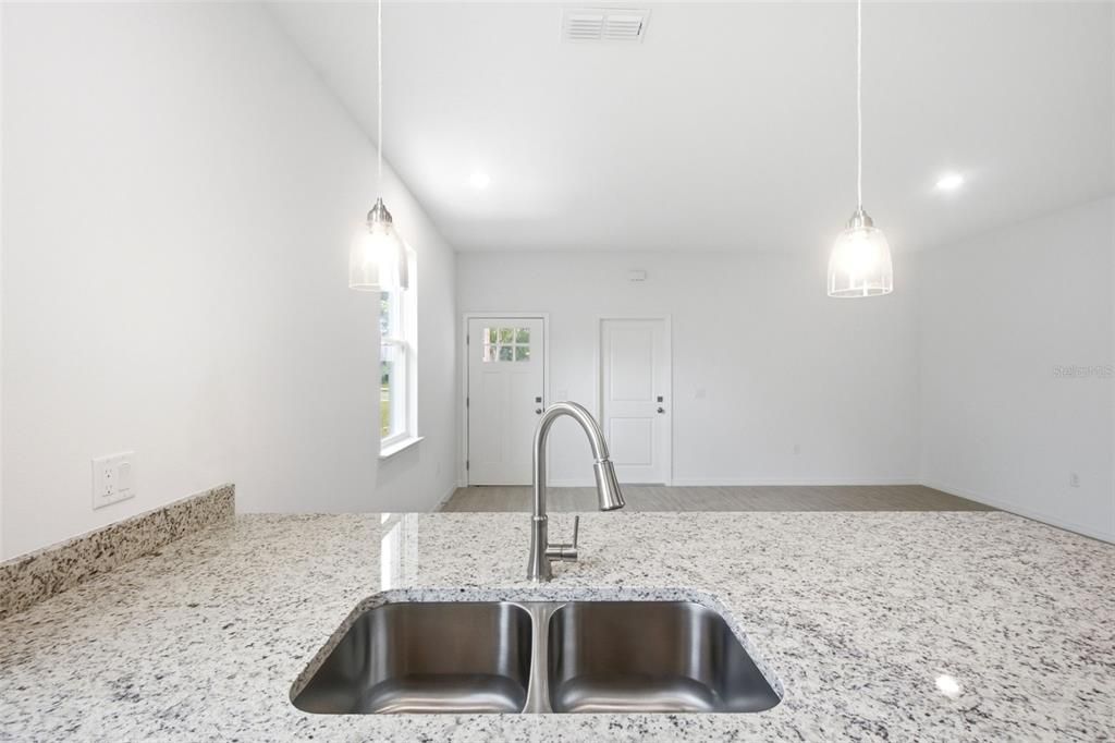 En Venta: $479,000 (6 camas, 4 baños, 2634 Pies cuadrados)