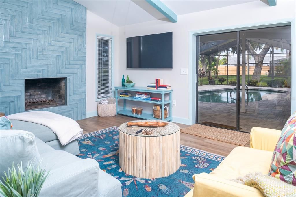 En Venta: $744,750 (3 camas, 3 baños, 2451 Pies cuadrados)