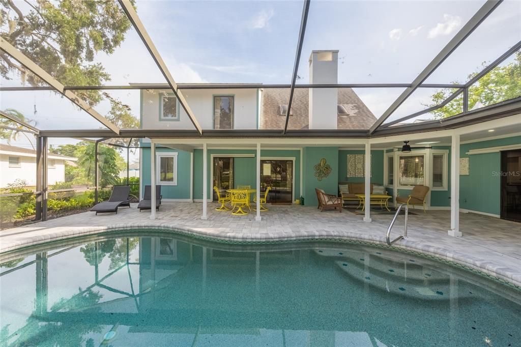 En Venta: $744,750 (3 camas, 3 baños, 2451 Pies cuadrados)