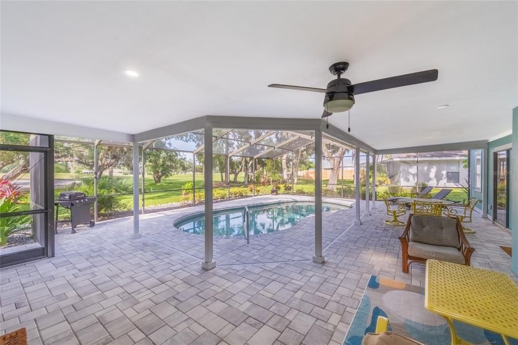 En Venta: $744,750 (3 camas, 3 baños, 2451 Pies cuadrados)