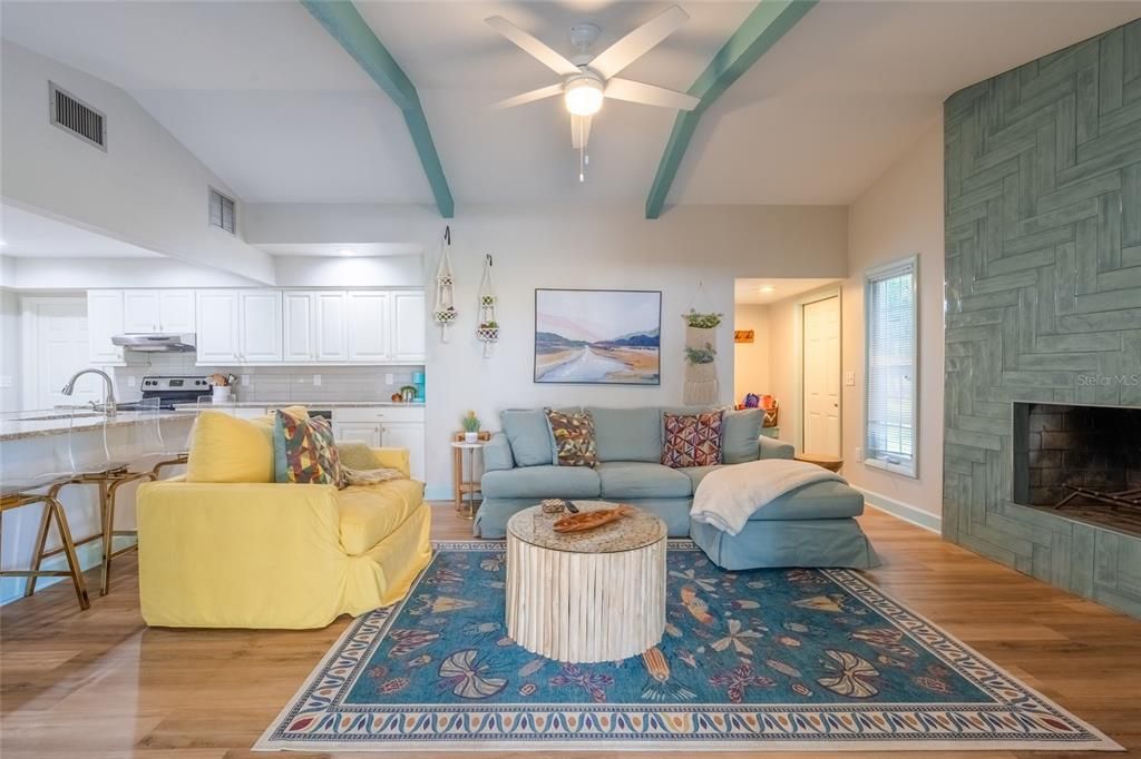 En Venta: $744,750 (3 camas, 3 baños, 2451 Pies cuadrados)
