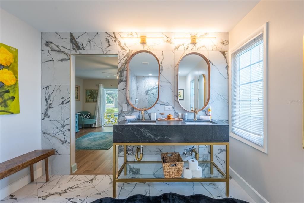 En Venta: $744,750 (3 camas, 3 baños, 2451 Pies cuadrados)