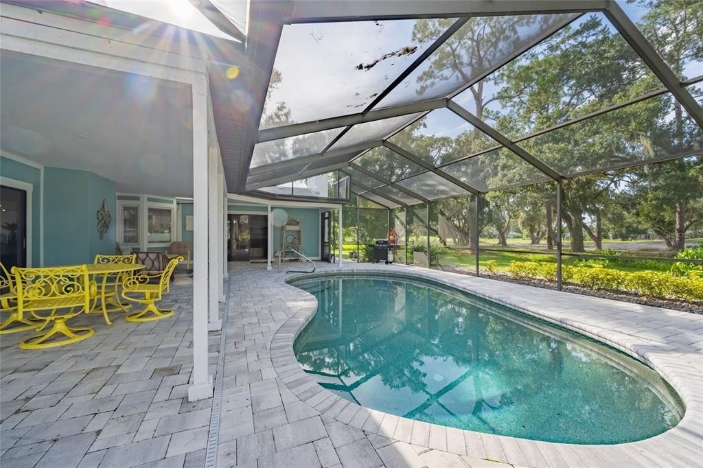 En Venta: $744,750 (3 camas, 3 baños, 2451 Pies cuadrados)