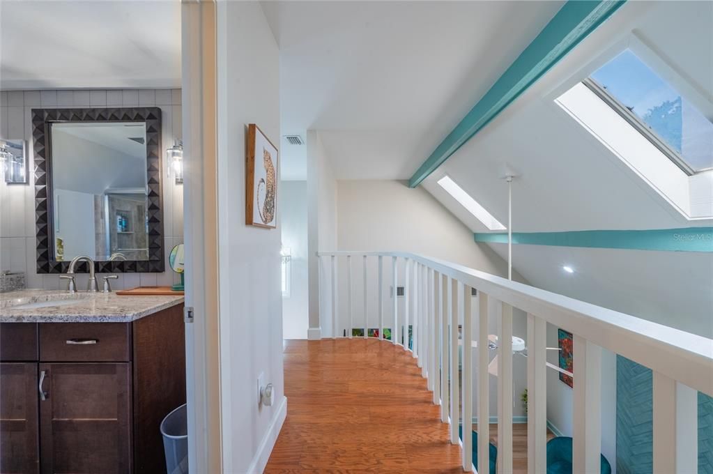 En Venta: $744,750 (3 camas, 3 baños, 2451 Pies cuadrados)