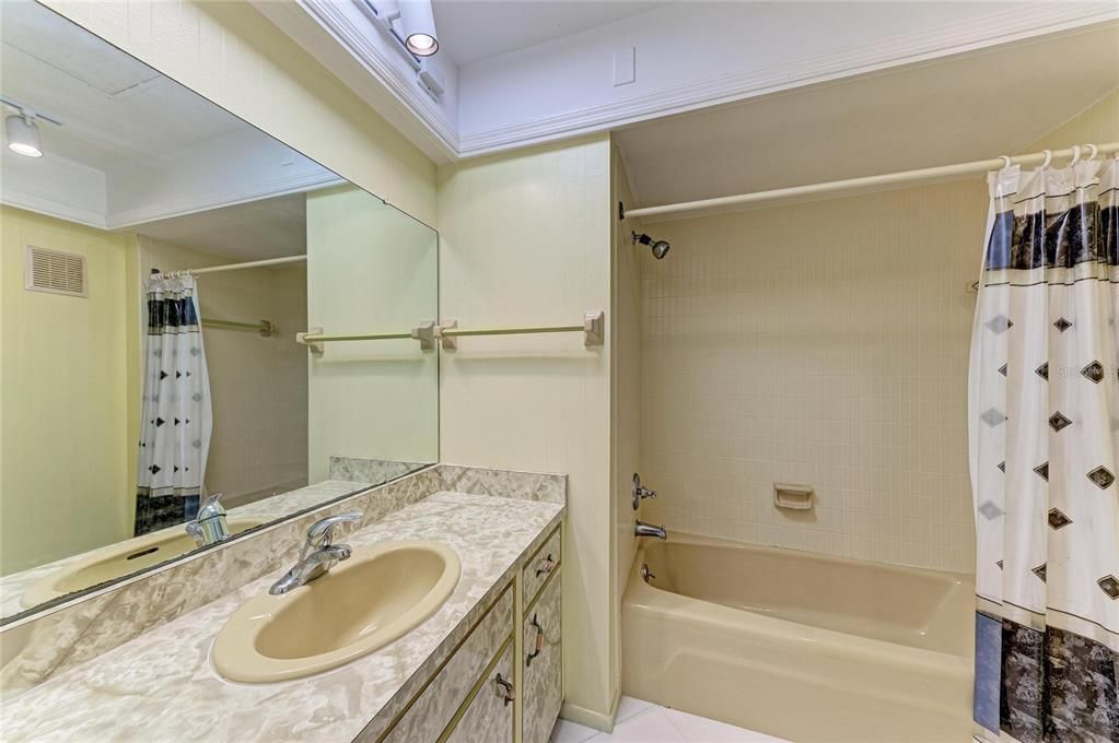En Venta: $255,000 (2 camas, 2 baños, 1657 Pies cuadrados)