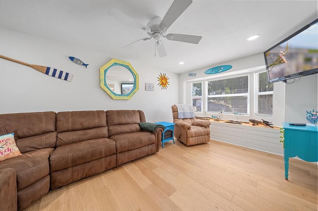En Venta: $489,000 (3 camas, 2 baños, 1366 Pies cuadrados)