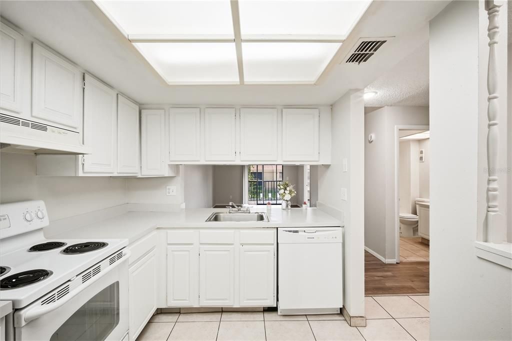 For Rent: $1,650 (2 beds, 2 baths, 906 Square Feet)