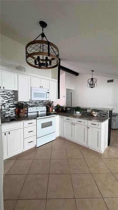 На продажу: $465,000 (3 спален, 2 ванн, 1295 Квадратных фут)