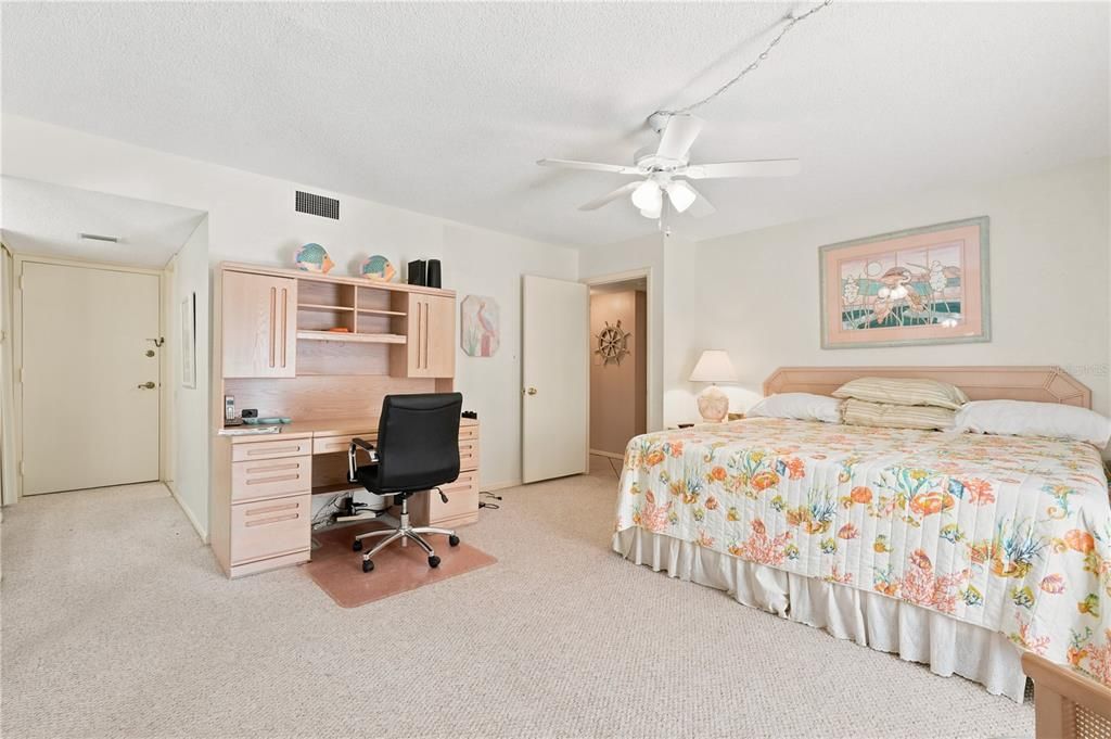 For Sale: $550,000 (2 beds, 2 baths, 1186 Square Feet)