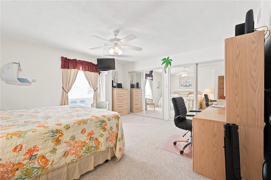 For Sale: $550,000 (2 beds, 2 baths, 1186 Square Feet)