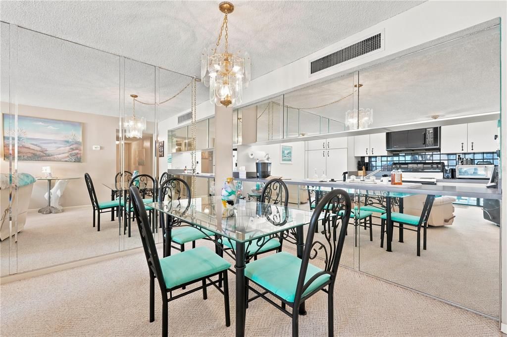 For Sale: $550,000 (2 beds, 2 baths, 1186 Square Feet)