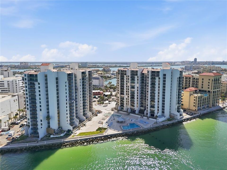 For Sale: $550,000 (2 beds, 2 baths, 1186 Square Feet)
