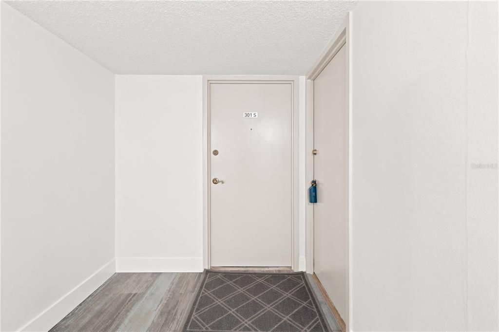 For Sale: $550,000 (2 beds, 2 baths, 1186 Square Feet)