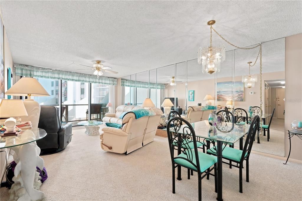 For Sale: $550,000 (2 beds, 2 baths, 1186 Square Feet)