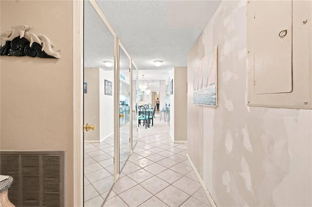 For Sale: $550,000 (2 beds, 2 baths, 1186 Square Feet)