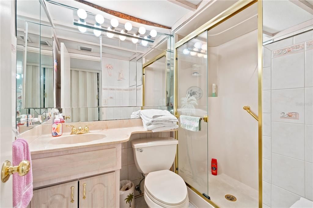 For Sale: $550,000 (2 beds, 2 baths, 1186 Square Feet)