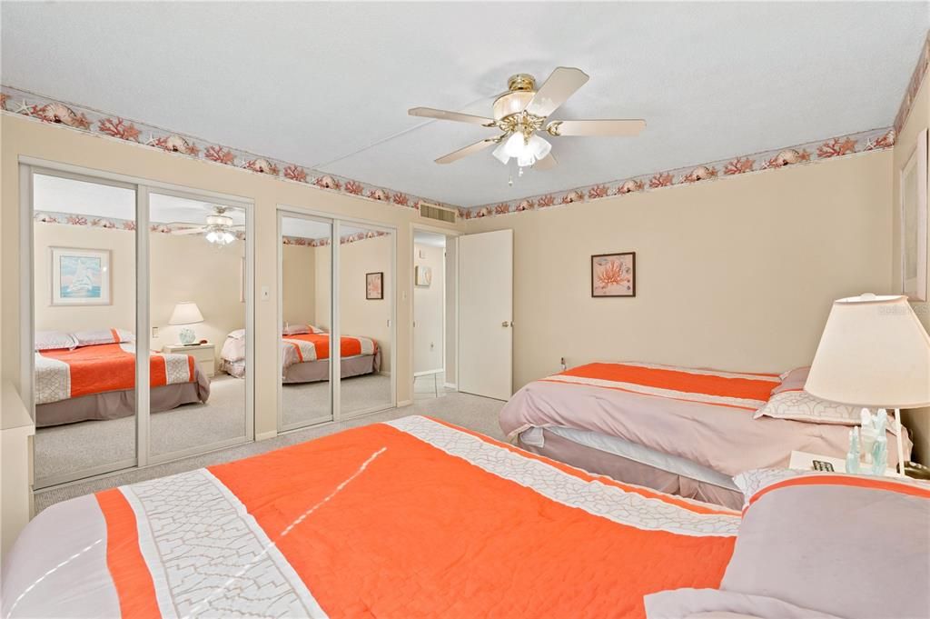For Sale: $550,000 (2 beds, 2 baths, 1186 Square Feet)