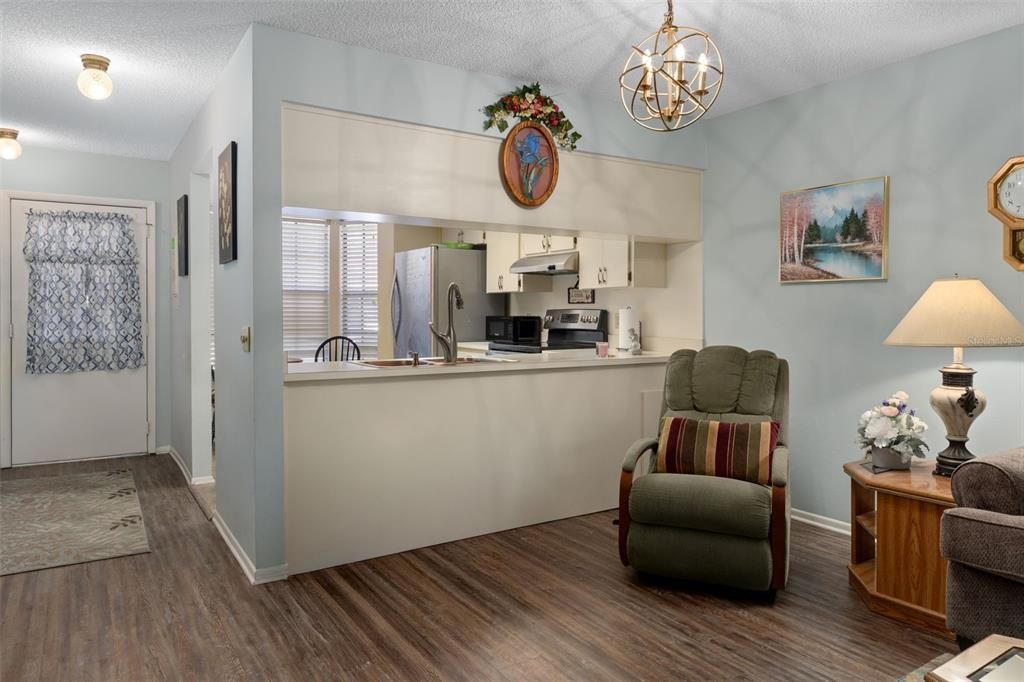 For Sale: $189,900 (2 beds, 2 baths, 995 Square Feet)