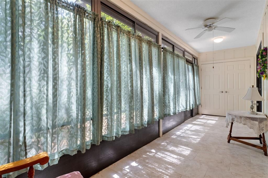 For Sale: $189,900 (2 beds, 2 baths, 995 Square Feet)