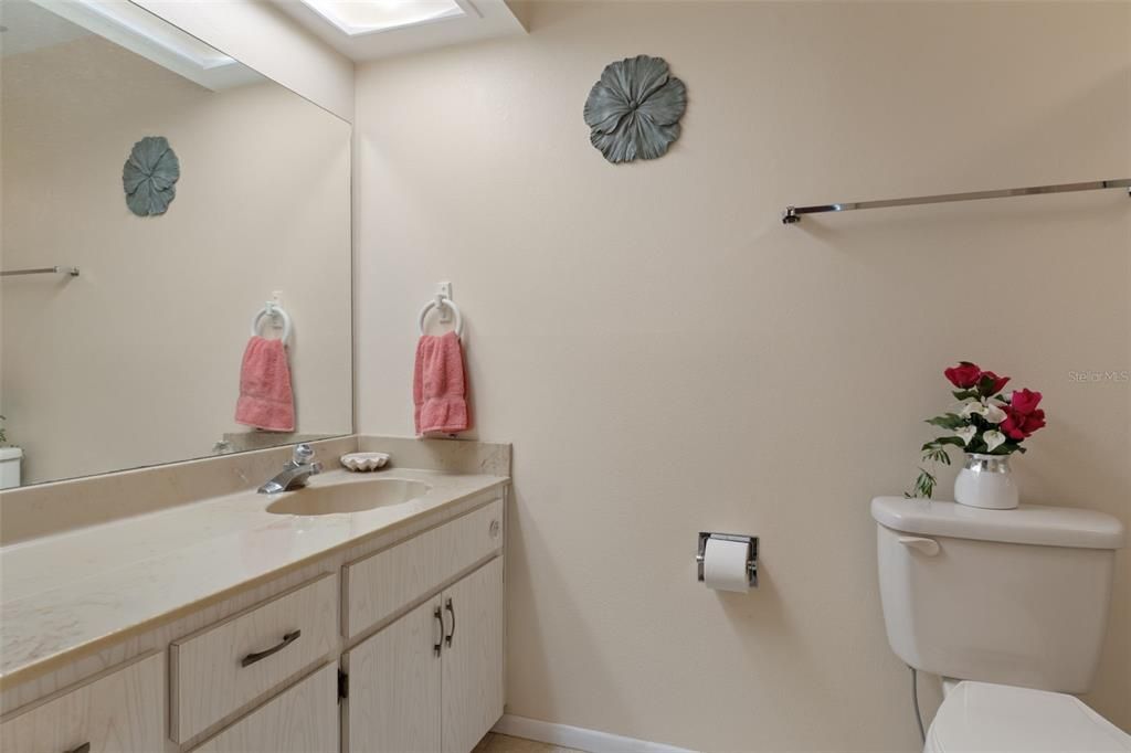 For Sale: $189,900 (2 beds, 2 baths, 995 Square Feet)